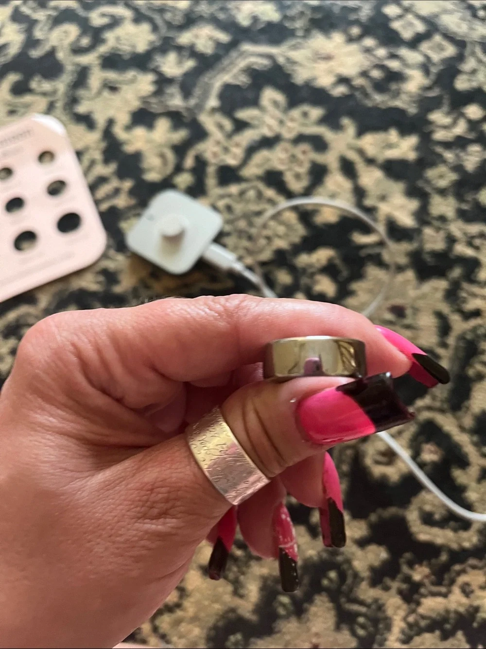 Oura Silver Ring With Charging Dock with White Cable